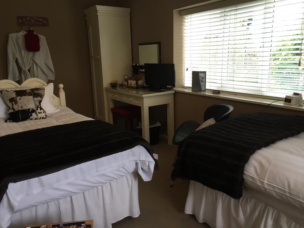 The Bijou Hotel Harrogate Bagian luar foto